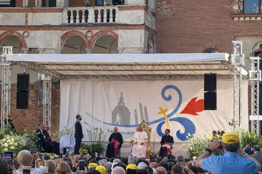 Il palco di Papa Leone XIV a Pavia è stato elettrificato dalle prese ROTOR di Palazzoli