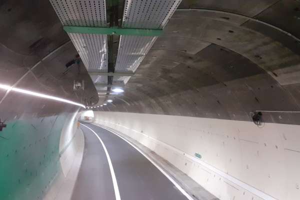 El túnel del frejus se ilumina con TIGUA-T54 y RINO LED