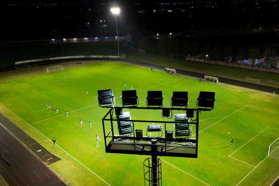 Darwin illumina lo stadio di Leno