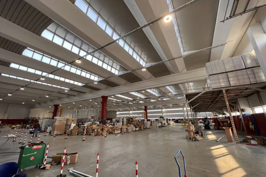 Lo stabilimento TECH.PA di Verona illuminato con XTIGUA e META150 e elettrificato con TAIS