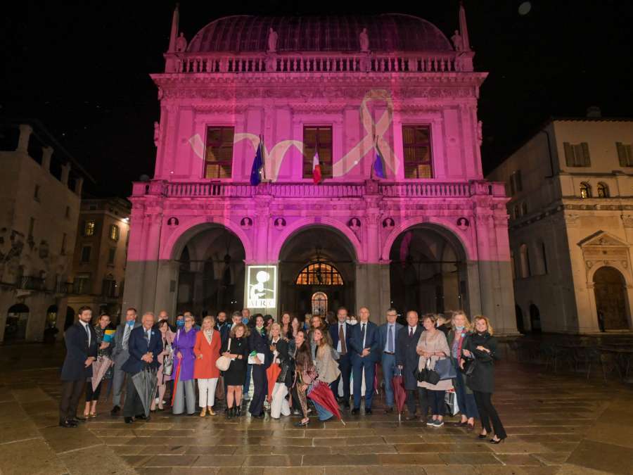 AIRC Foundation and the Municipality of Brescia return to illuminate Palazzo della Loggia in pink