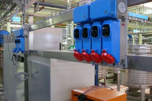 Danone, impianto elettrico con cassette e prese TAIS